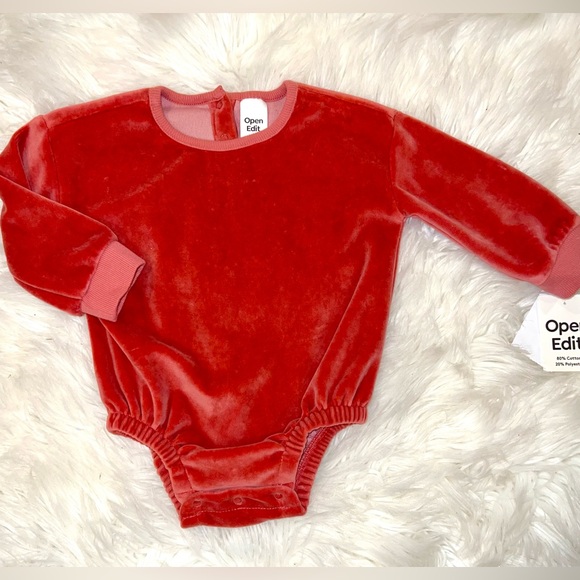 Nordstrom’s red velvet romper NWT 9/12M - Picture 2 of 5